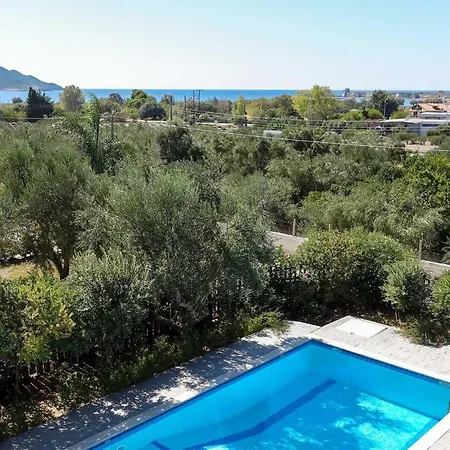 Epavlis Villa *