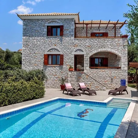 Villa Epavlis *