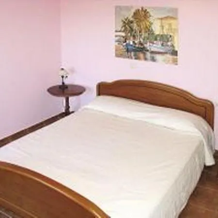 Epavlis Villa *